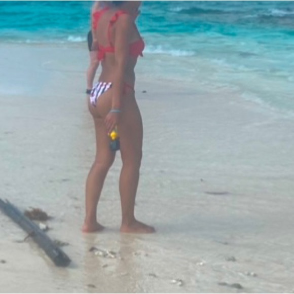 Four Swimsuits - Picture 3 of 7